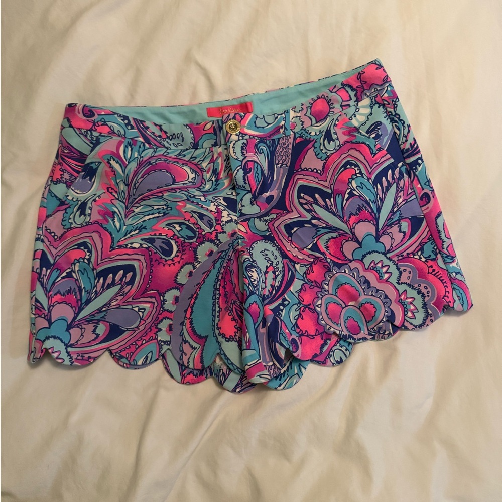 Lilly Pulitzer Buttercup Women’s Knit Shorts sz 10 Scalloped Hem. 5”
